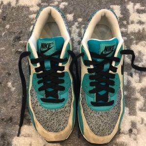 Nike Air Max size 7.5. Turquoise, white and black.